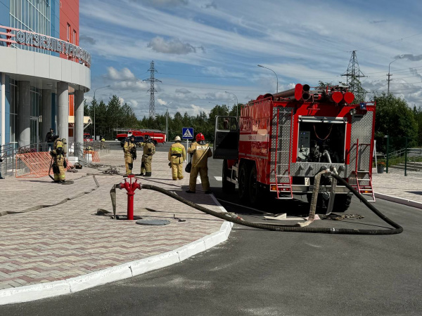 Пожарные Лангепаса и Покачей 🚒 КгМПСГ 3 ПСО провели масштабные учения.