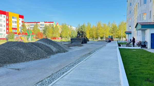 Внимание! Во дворе по ул. Мира, 8 работы по асфальтированию придомовой территории. Внимание! Во дворе по ул. Мира, 8 работы по асфальтированию придомовой территории.